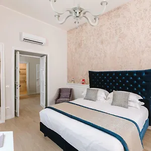 Rhea Silvia Luxury Navona 2*, Roma Itália